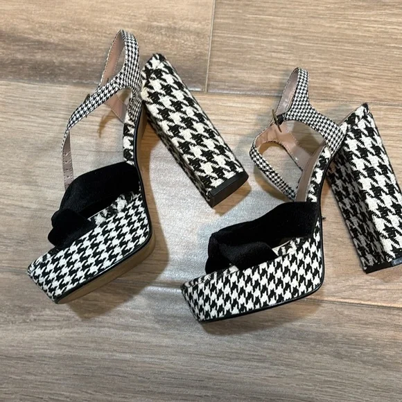 Betsey Johnson Melanni Block Heel dress sandal - Picture 3 of 8